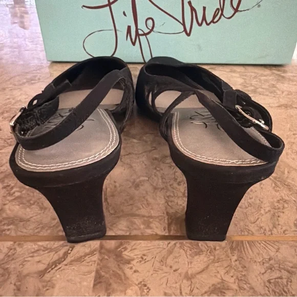 Black Slingback Pumps - Picture 4 of 6